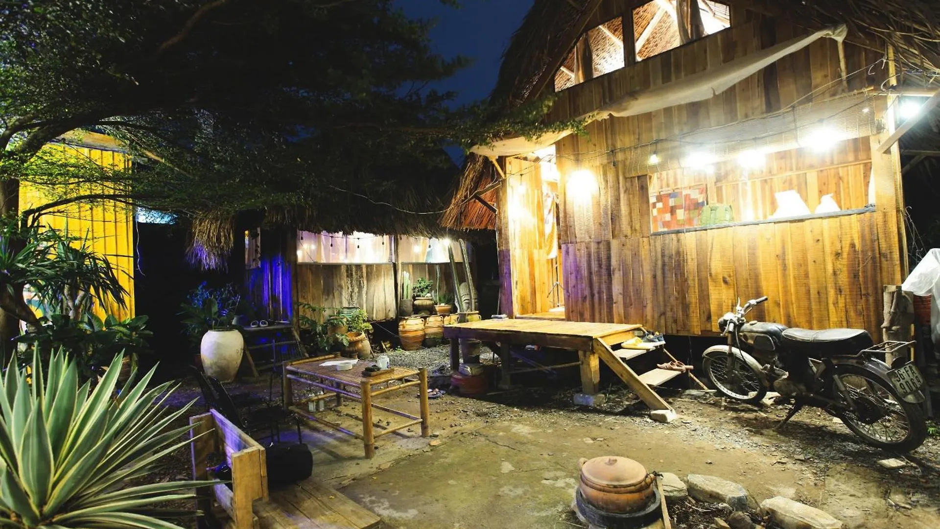 Bed & Breakfast Cactos Bar & Homestay Ho Chi Minh City